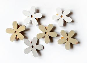 Drevené kvietky na kolíčku