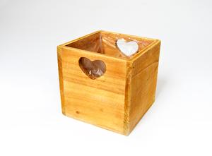 Drevený kvetináč s igelitom